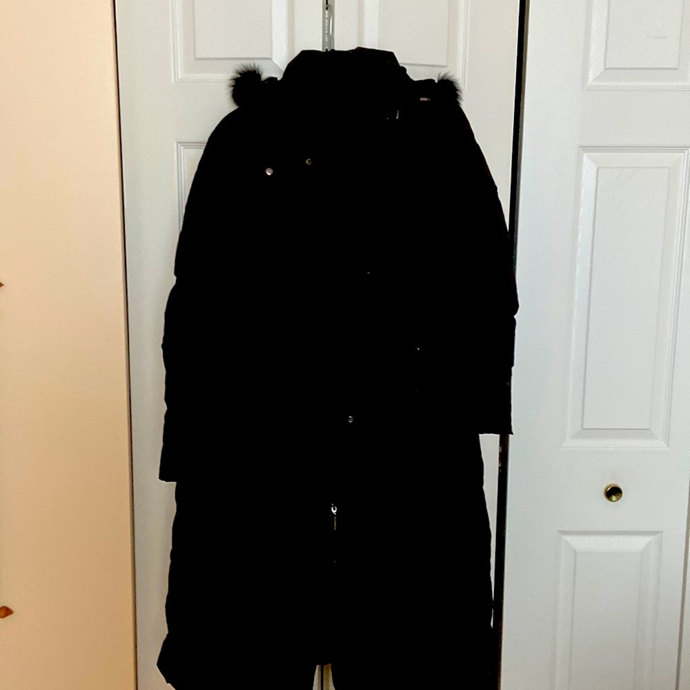 Puffer coat, long black , down filled, has a detachable hoodie with real fur